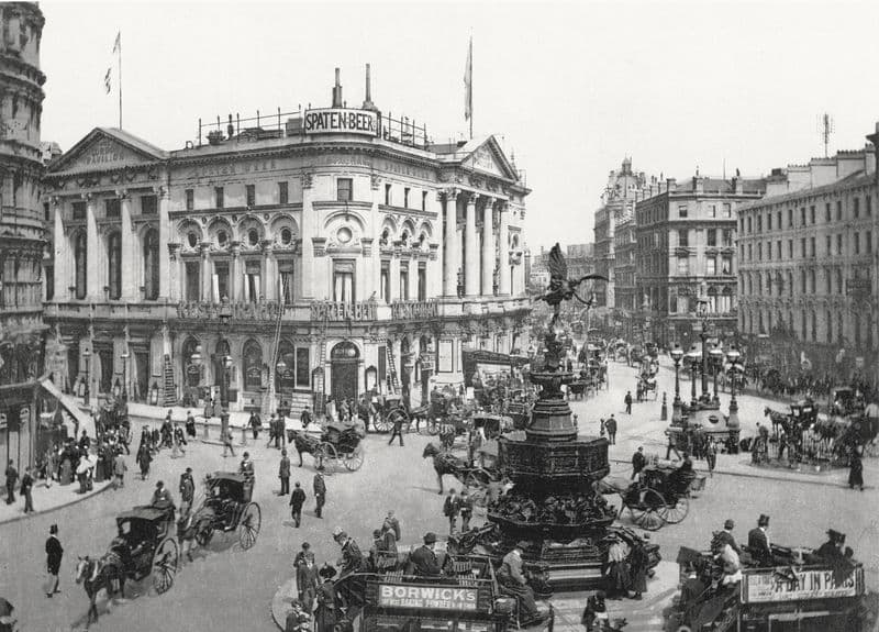 Piccadilly Circus with the London Pavilion music hall and hansom cabs.