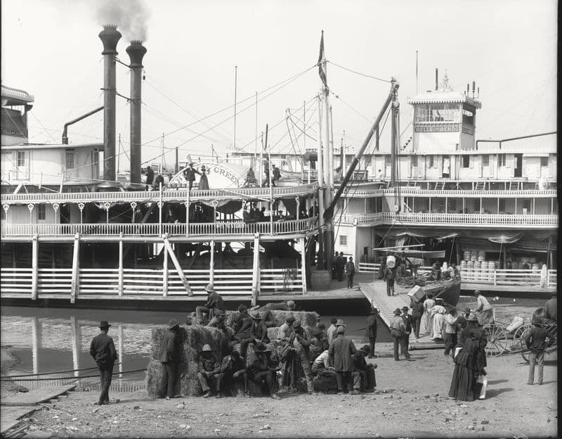 The steamboat Belle of the Bends at the Vicksburg landing with a waiting crowd.